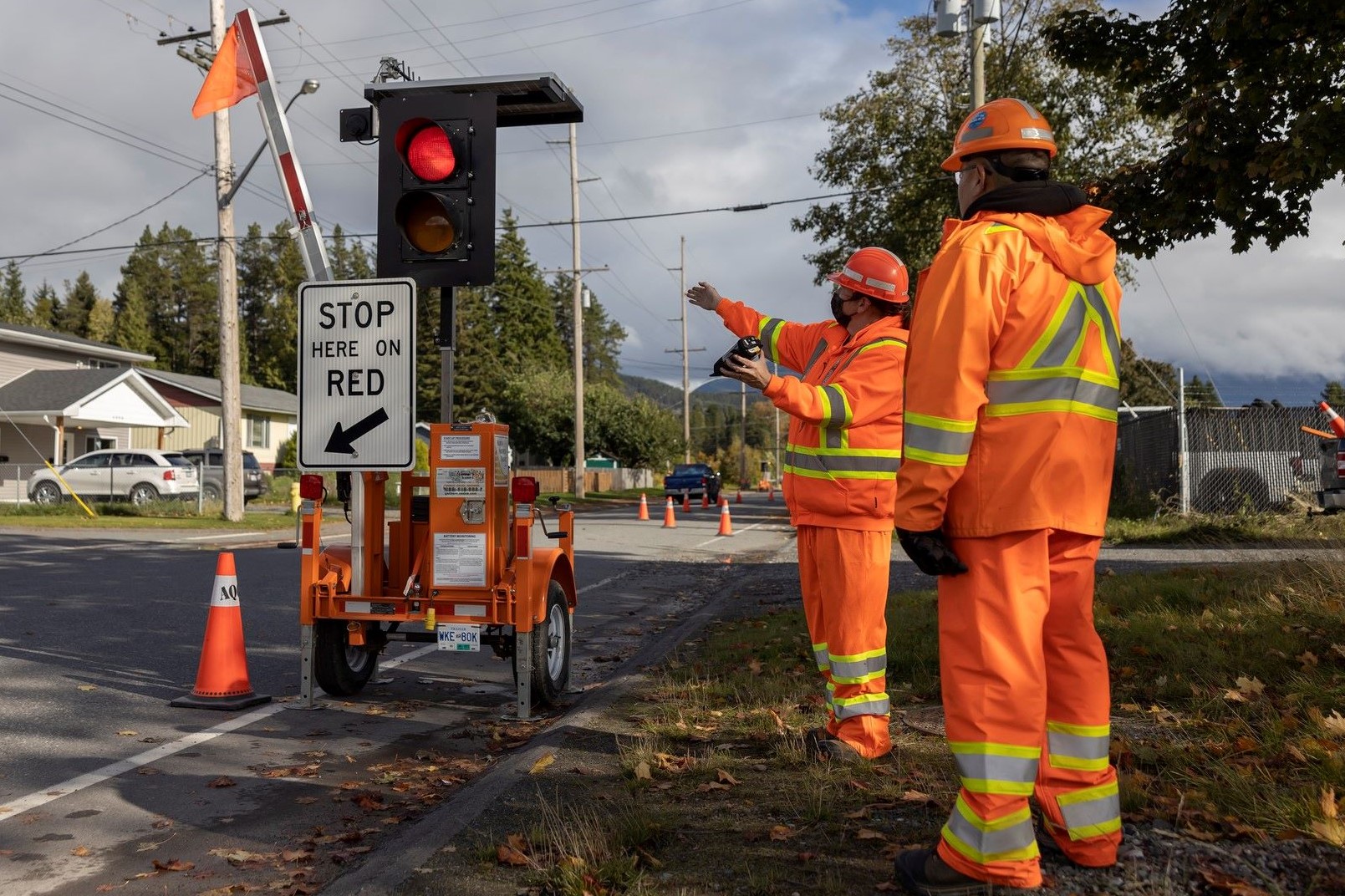 Photo of two traffic control workers pointing to an AFAD during flagger training